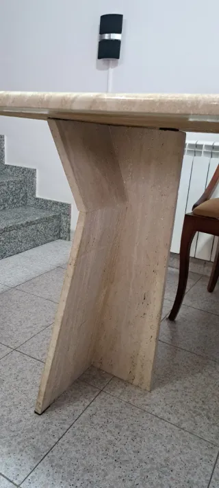 Mesa de comedor de mármol