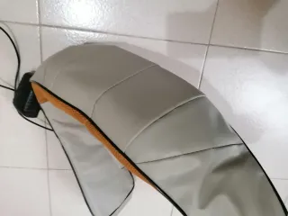 Massaggiatore schiena spalle con presa