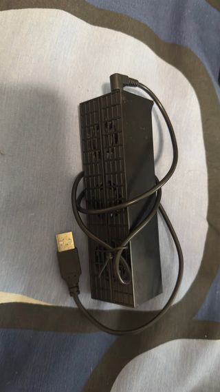 PS4 con 2 mandos, TV y juegos