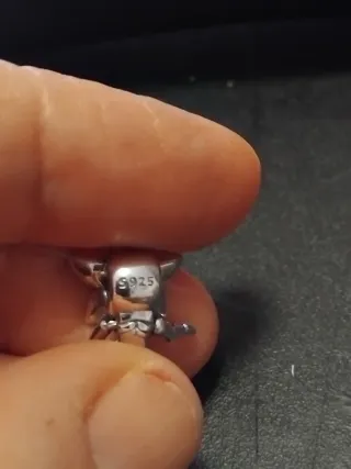 Charm Demogorgon Plata y Rojo