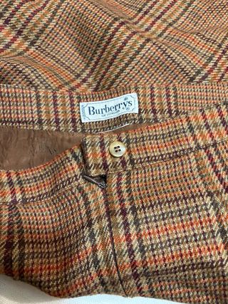 LOTE de 7 faldas de mujer, 2 de ellas Burberrys