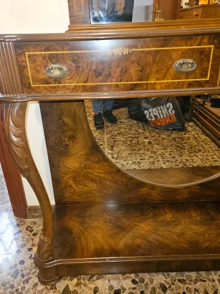 Mueble recibidor con espejo clásico
