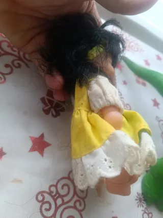 Muñeca antigua vestido amarillo