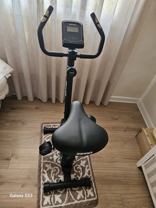 Bicicleta estática marca “Zipro”
