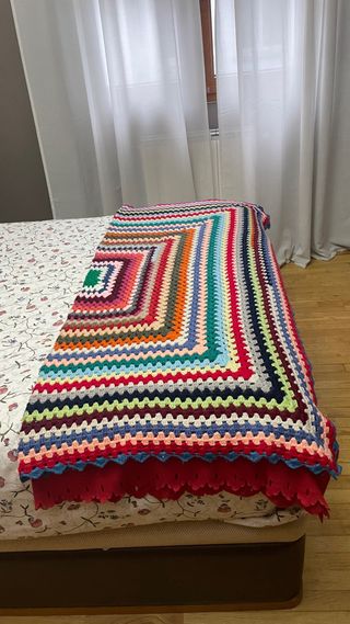 Manta artesanal crochet multicolor 140x140