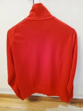 Chaqueta deportiva Nike roja