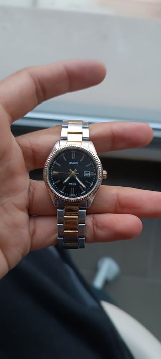 Reloj Casio Mujer Dorado y Plateado