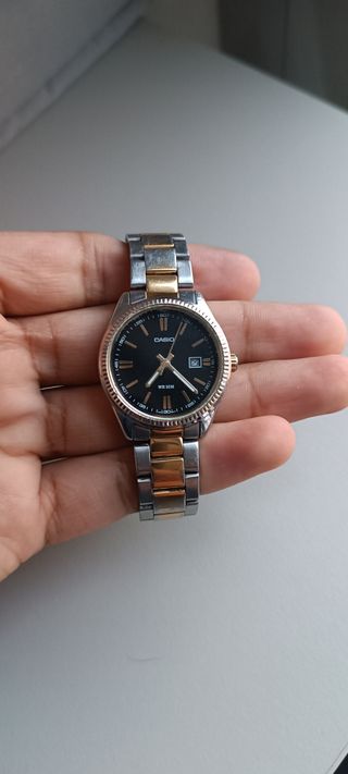 Reloj Casio Mujer Dorado y Plateado