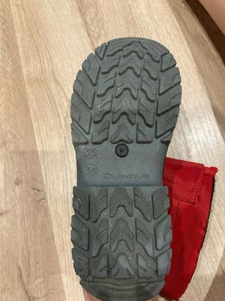 Botas de montaña Quechua rojas