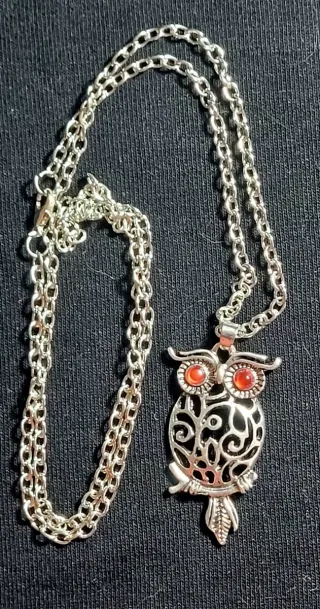 Colgante Búho  con Ojos Rojos