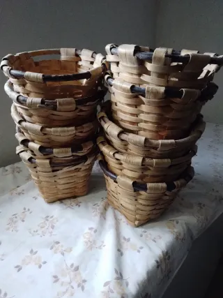 Cesto de mimbre artesanal