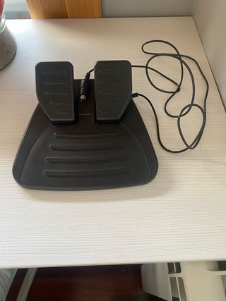 Volante Thrustmaster para PlayStation