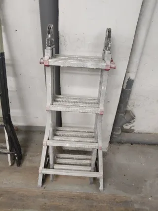 Escalera extensible de aluminio