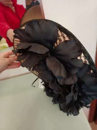 Tocado /sombrero nvitada boda negro y beige