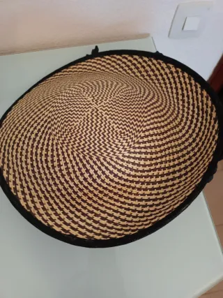 Tocado /sombrero nvitada boda negro y beige