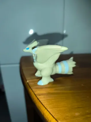 Figura Pokémon Reshiram Dragón Fuego