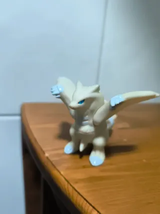 Figura Pokémon Reshiram Dragón Fuego