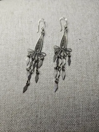 Pendientes largos plateados