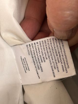 Abrigo de piel con degradado azul y blanco