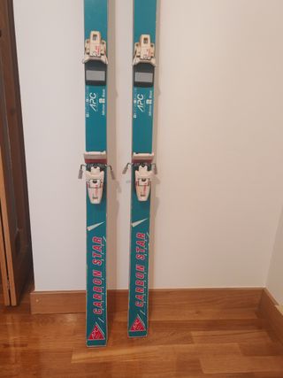 Esquís Kneissl con fijaciones Tyrolia