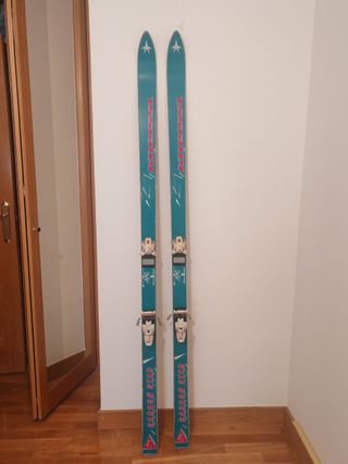 Esquís Kneissl con fijaciones Tyrolia