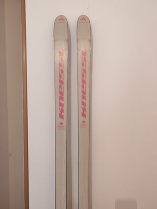 Esquís Kneissl con fijaciones Tyrolia