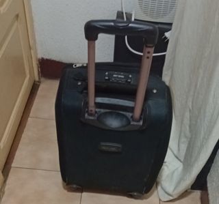 Maleta de viaje negra