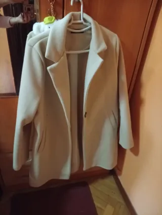 Abrigo de paño beige