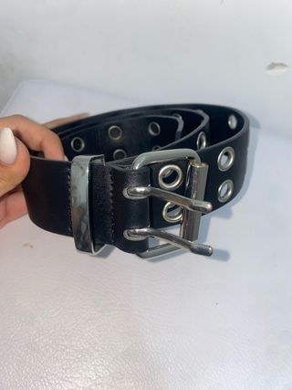 Cinturón Bershka Negro con Hebilla Plateada