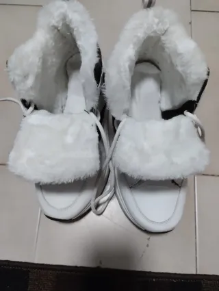 Zapatillas altas blancas con forro de pelo