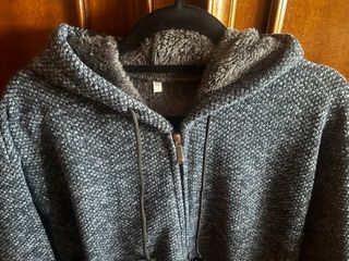 Sudadera azul jaspeada – Interior borreguito gris