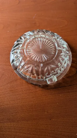 Cenicero de cristal tallado