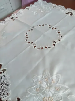 Tovaglietta macramè ricamata cm85x85