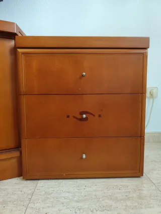 Mueble TV bajo madera corredera