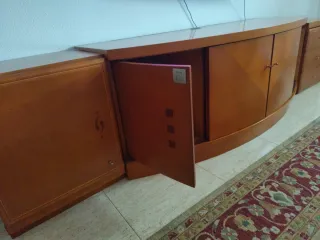 Mueble TV bajo madera corredera