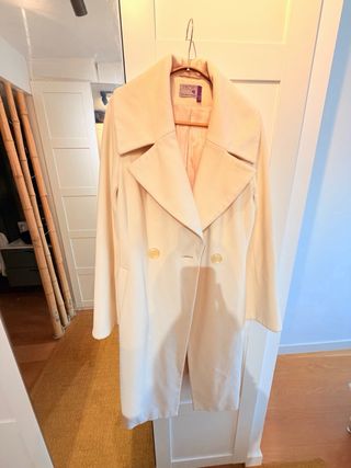 Abrigo muy elegante mujer .