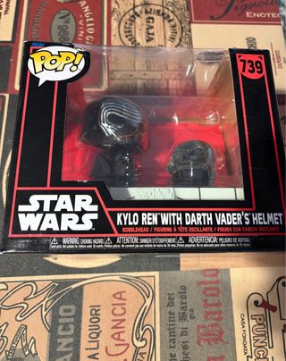 Funko Pop! Kylo Ren con Casco Darth Vader 739