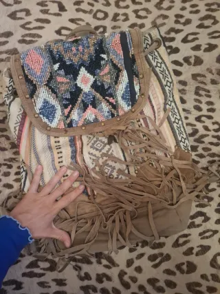 Mochila estilo étnico con flecos