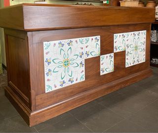 Bancone negozio/isola cucina legno e piastrelle