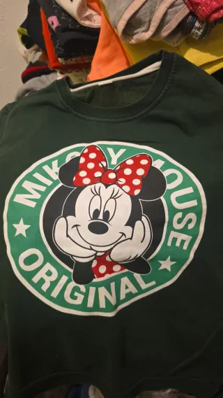 Tengo mucha variedad de ropa todo casi nuevo