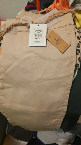 Tengo mucha variedad de ropa todo casi nuevo