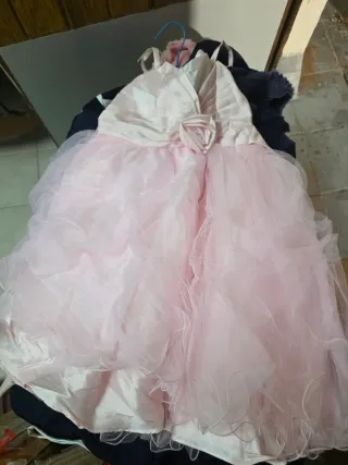 Tengo mucha variedad de ropa todo casi nuevo