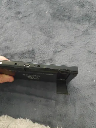 Nintendo Switch Negra con fallos y sin mandos