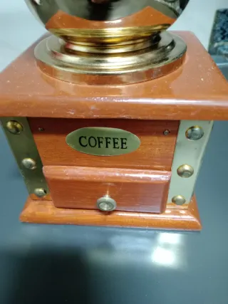 Molinillo de café antiguo madera y latón