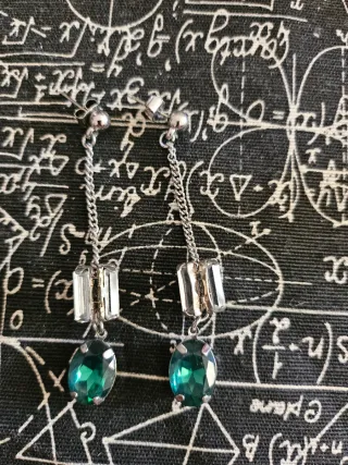 Pendientes verdes y plateados