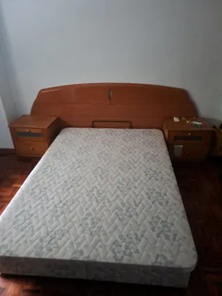 Cabecera de cama con 2 mesitas