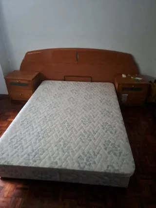 Cabecera de cama con 2 mesitas