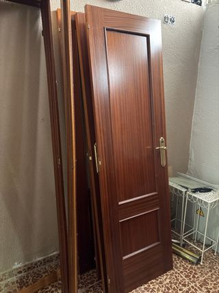 4Puertas y marcos de madera