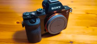 Sony A7 + Cargador, 2 Baterías, Correa