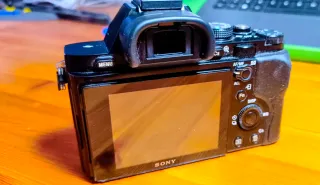 Sony A7 + Cargador, 2 Baterías, Correa